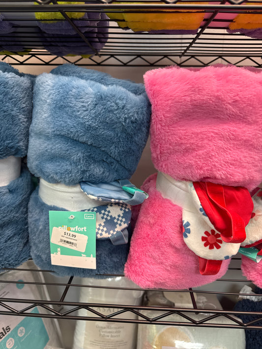 Pillowfort Blanket Set